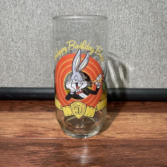 VINTAGE WARNER BROS HAPPY 50TH BIRTHDAY BUGS BUNNY CLEAR GLASS DRINKING CUP - Picture 1 of 4